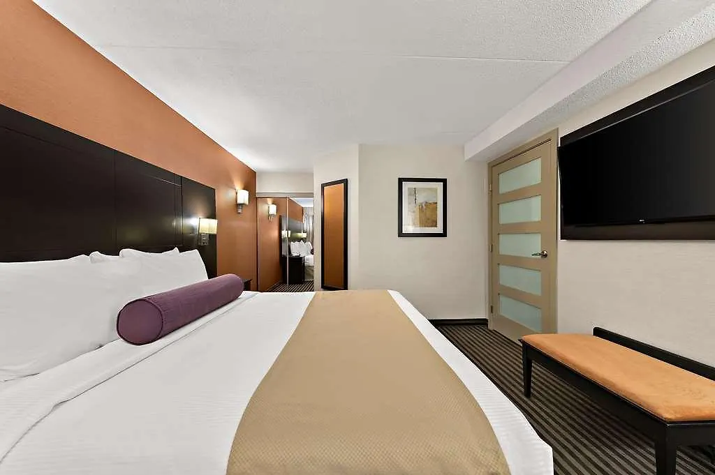Best Western Plus Toronto North York Hotel & Suites 4*,  Canada