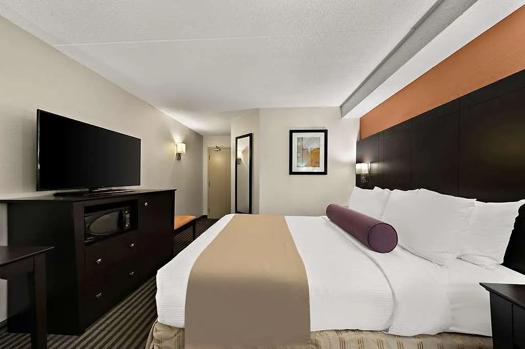 Best Western Plus Toronto North York Hotel & Suites