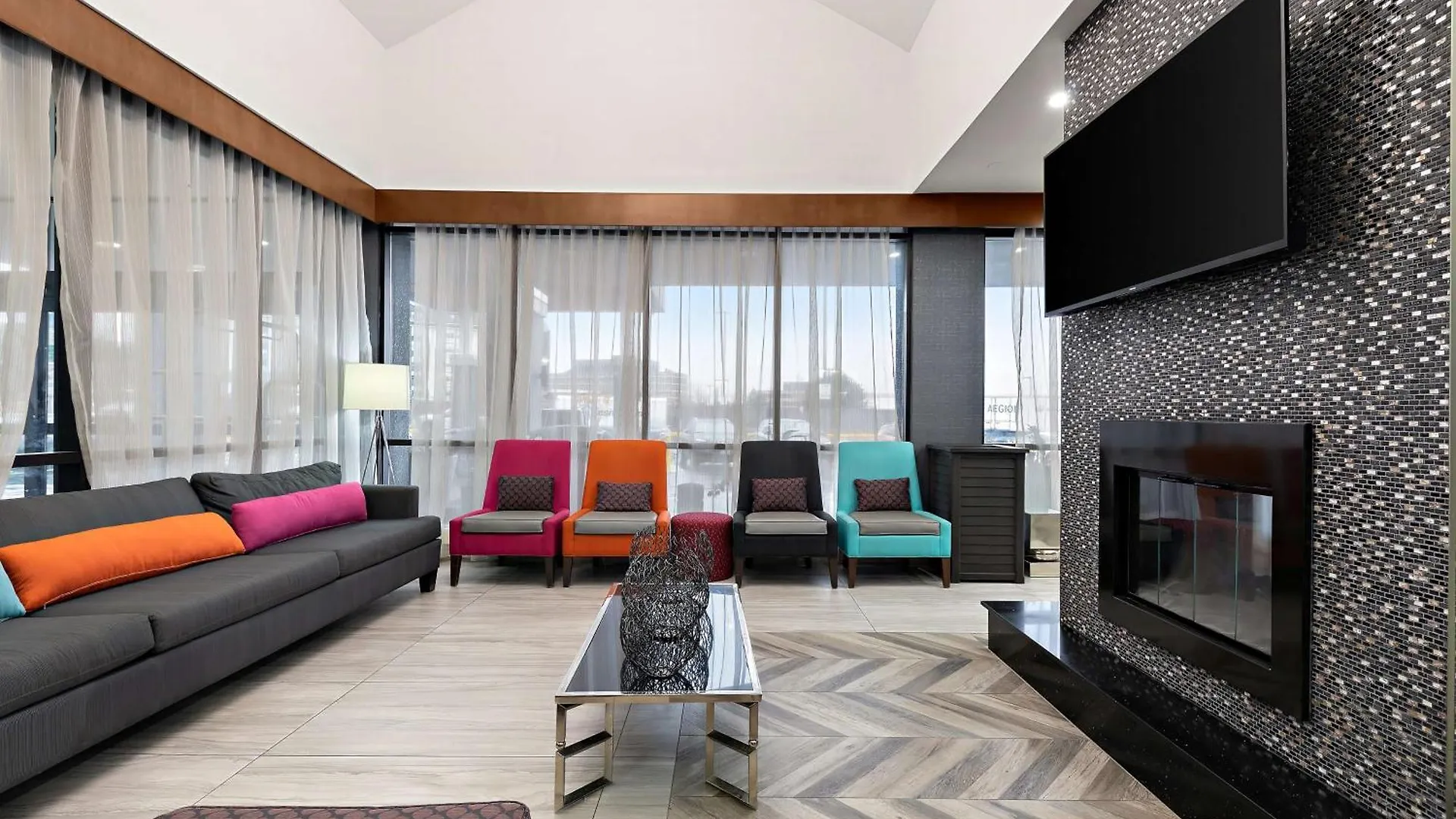 Best Western Plus Toronto North York Hotel & Suites 4*,  Canada