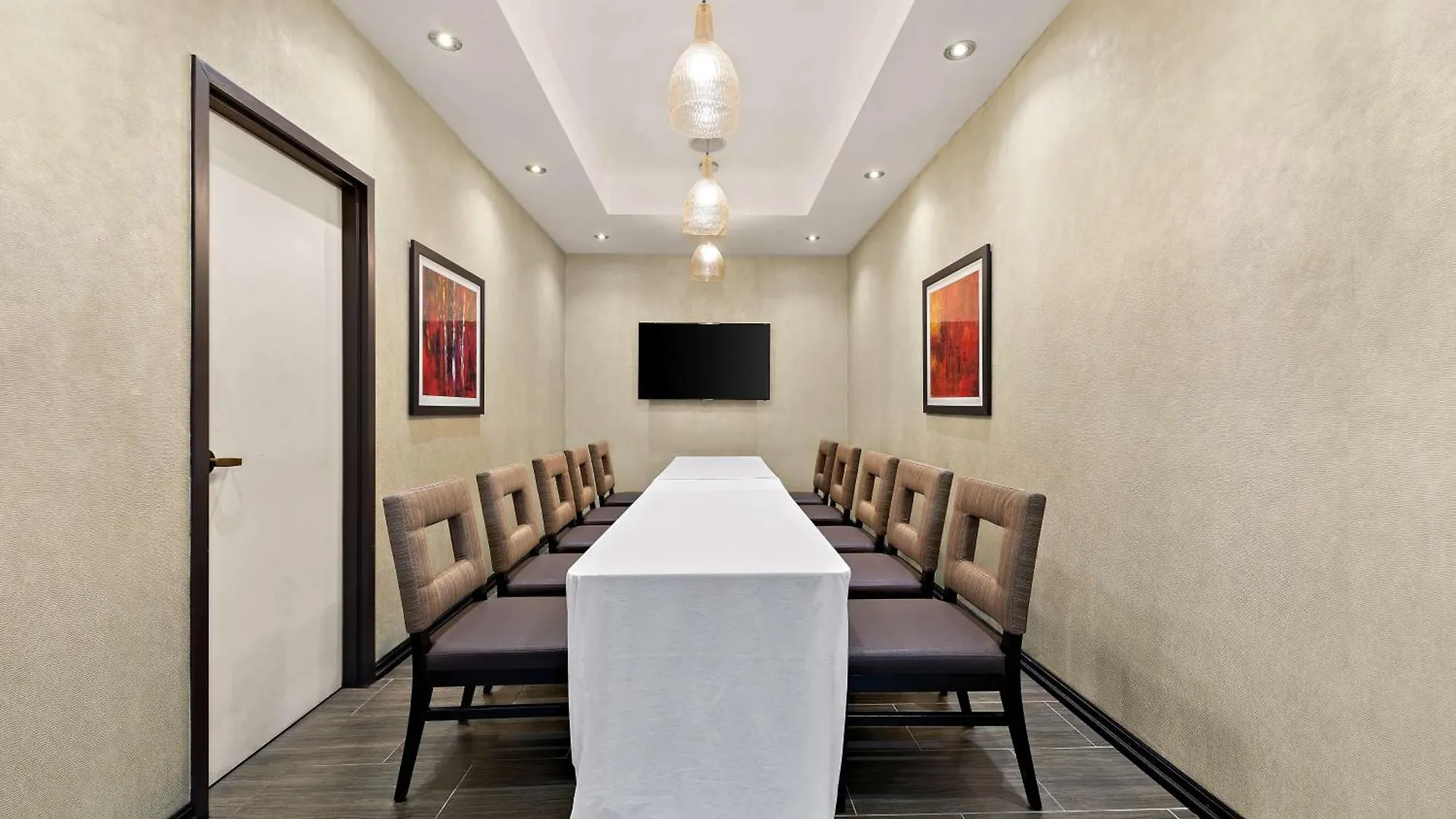 Best Western Plus Toronto North York Hotel & Suites