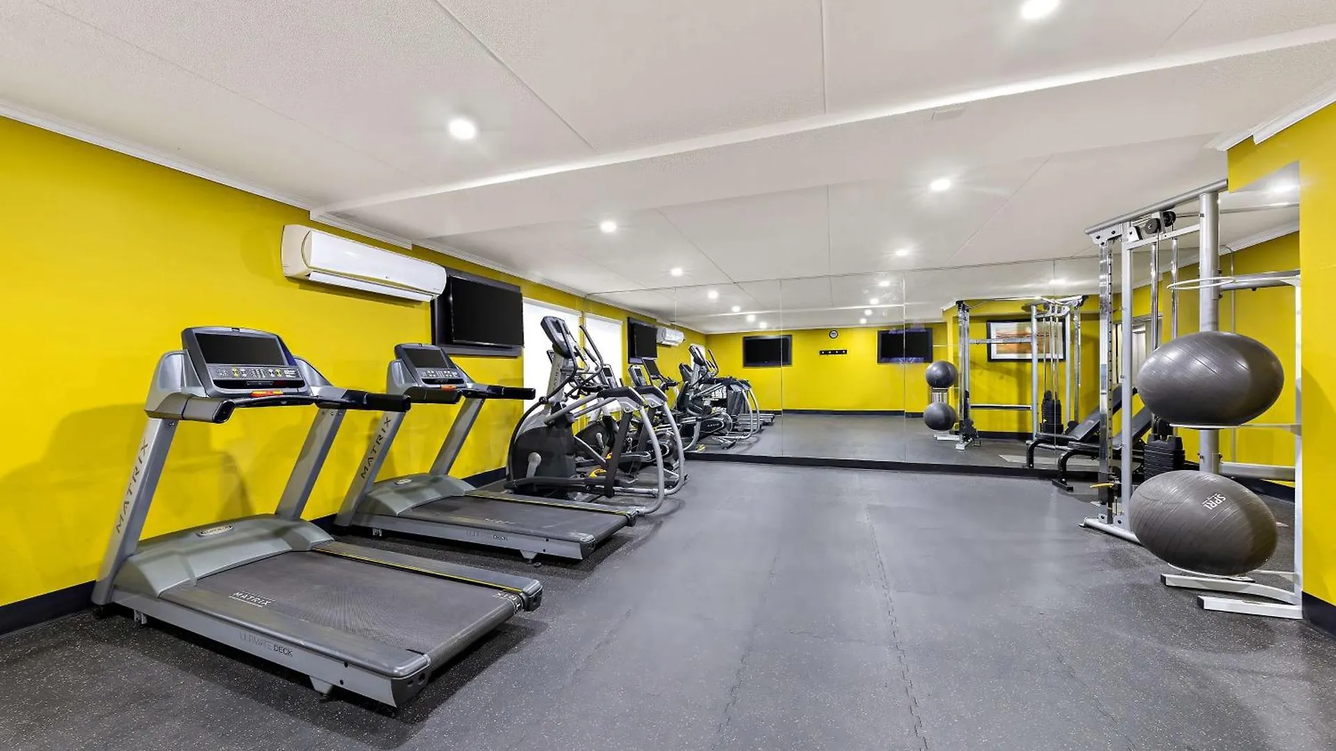 Best Western Plus Toronto North York Hotel & Suites 4*,