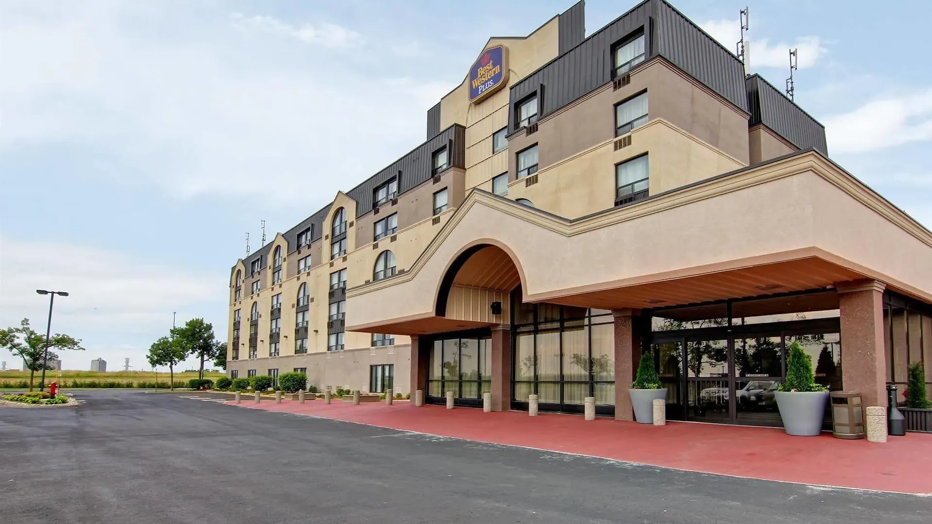 Best Western Plus Toronto North York Hotel & Suites