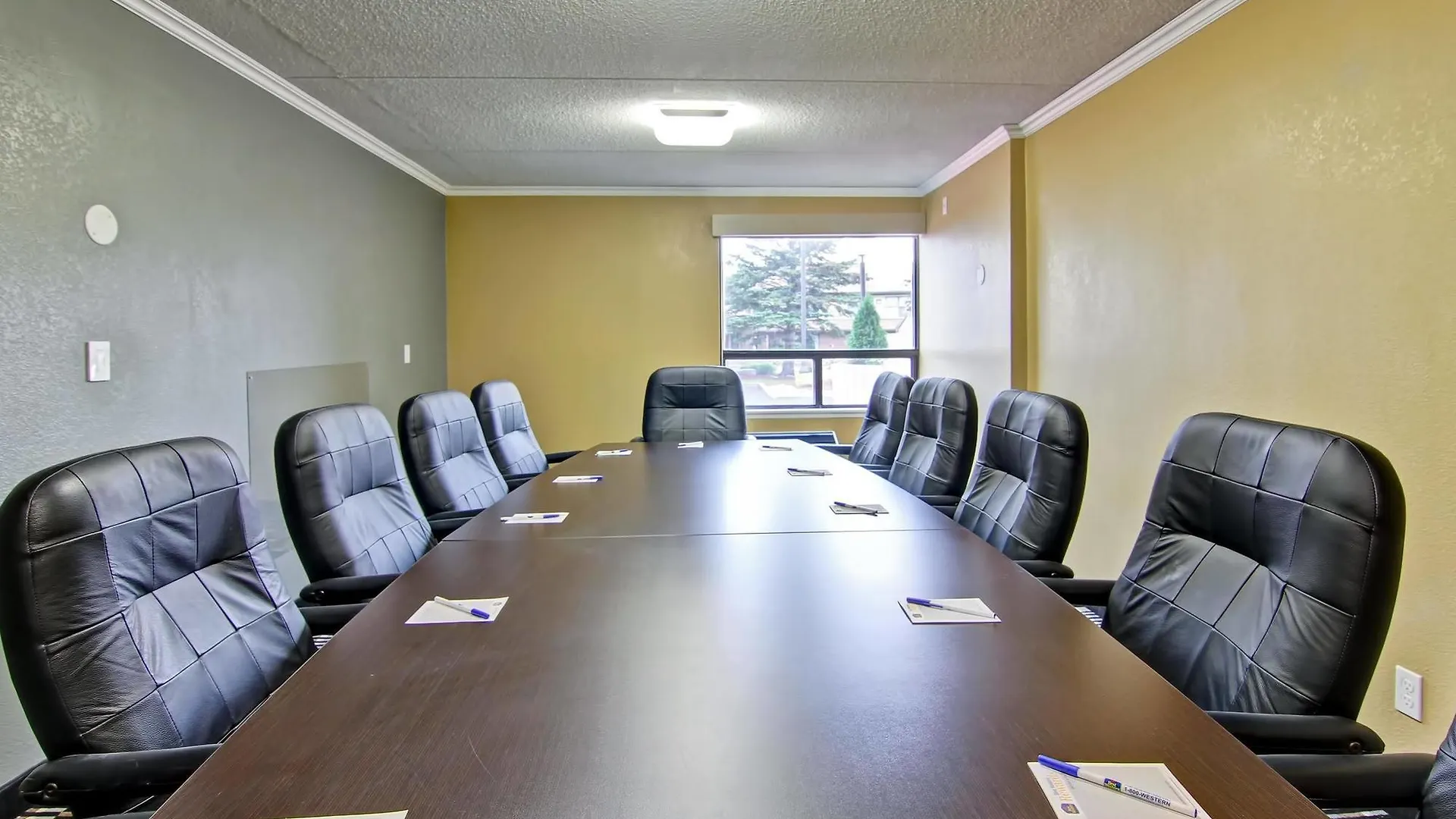 Best Western Plus Toronto North York Hotel & Suites 4*,