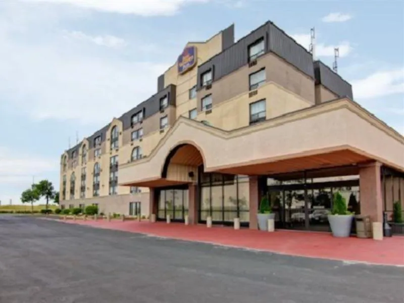 Best Western Plus Toronto North York Hotel & Suites