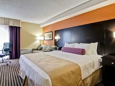 Best Western Plus Toronto North York Hotel & Suites