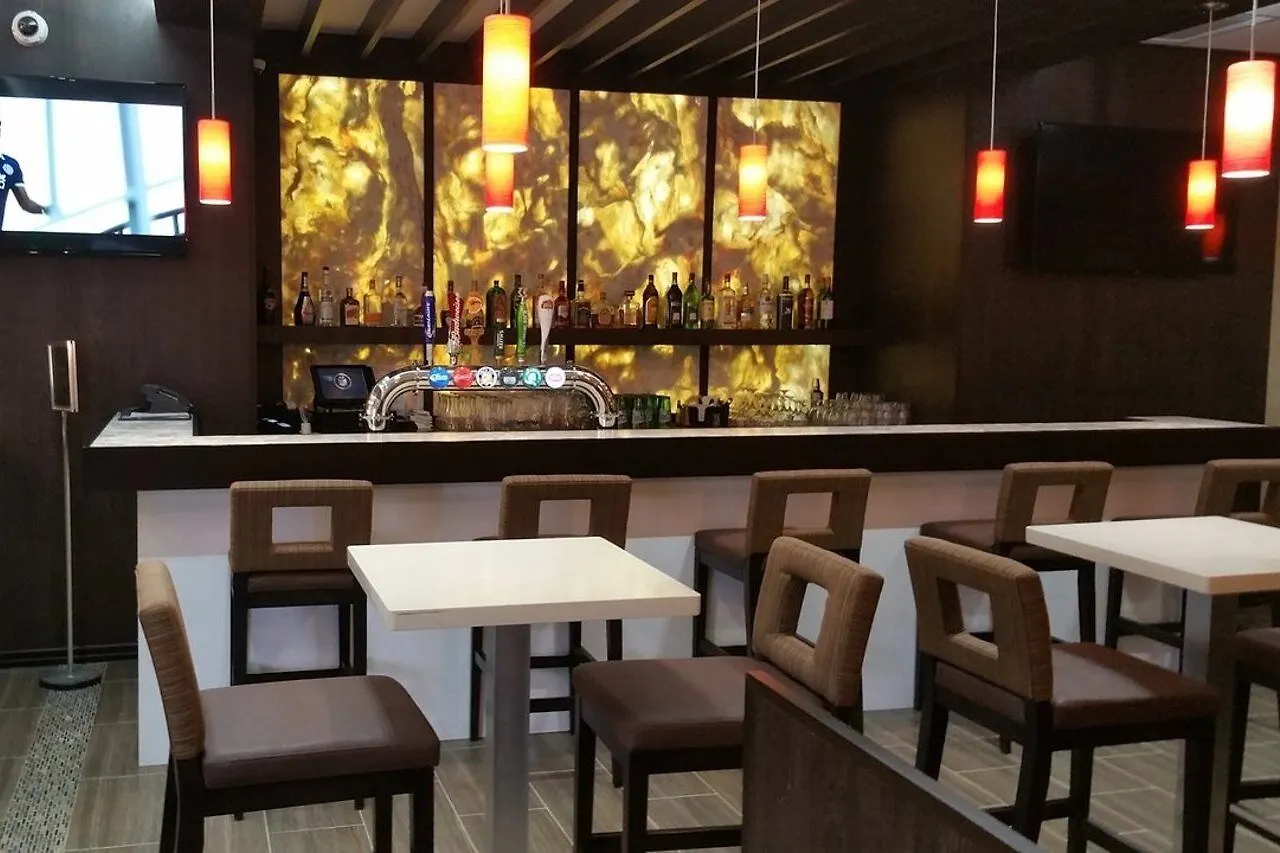 Best Western Plus Toronto North York Hotel & Suites 4*,