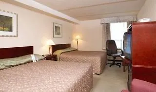 Best Western Plus Toronto North York Hotel & Suites 4*,