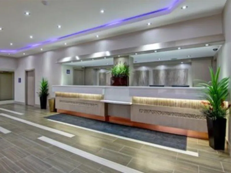 Best Western Plus Toronto North York Hotel & Suites 4*,